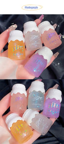 O leite em forma de borboleta pode um protetor labial hidrata e hidrata a superfície do espelho, com lábios cintilantes e pouty